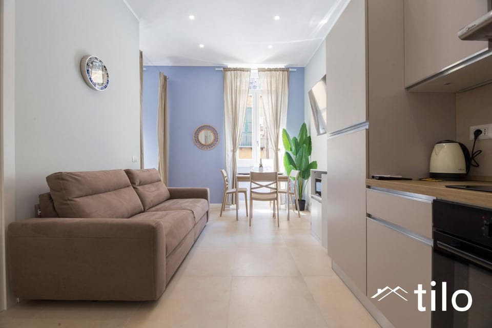 Kitchen or kitchenette, Seating area, Dining area