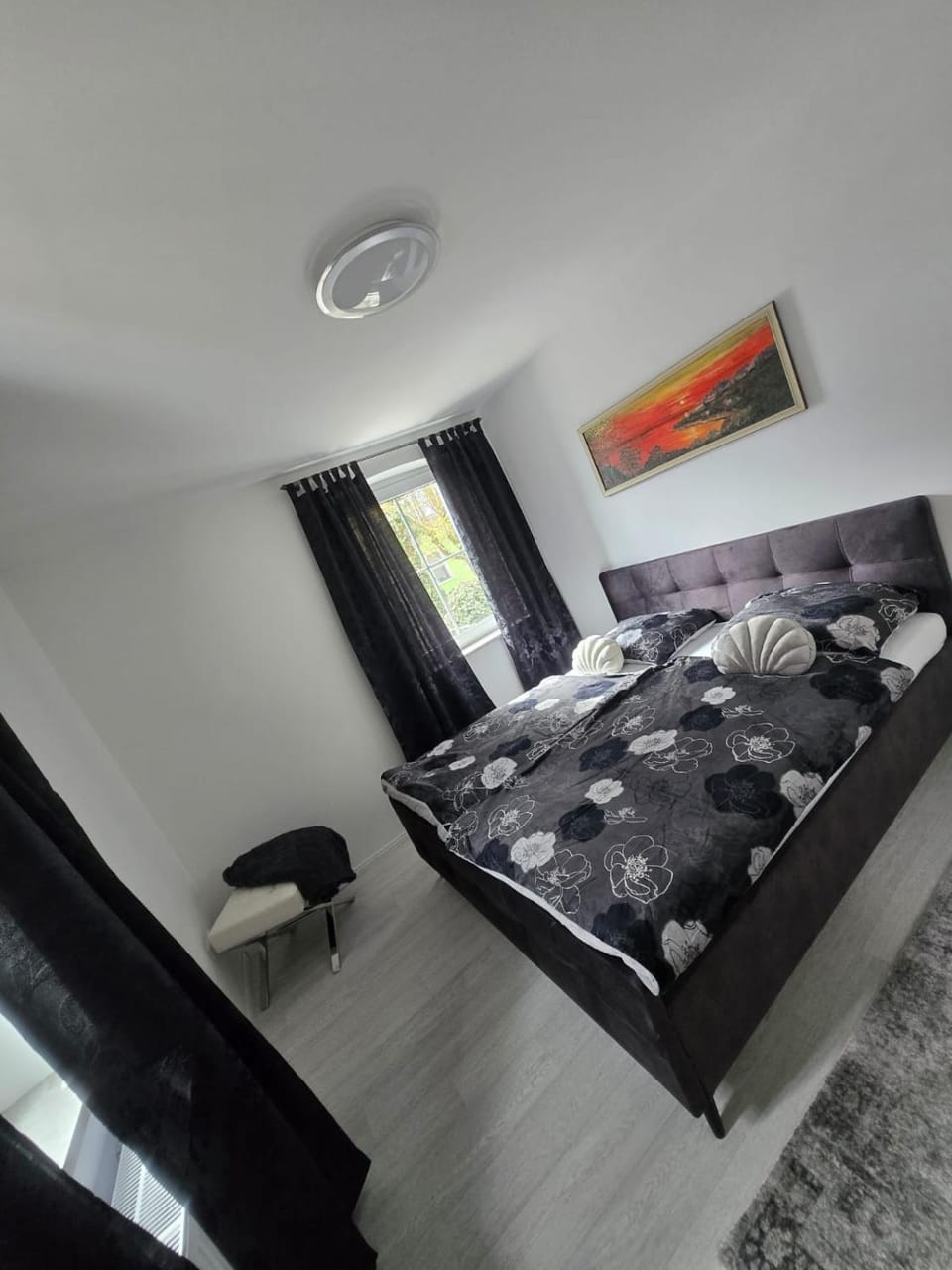 Bed, Photo of the whole room, Bedroom