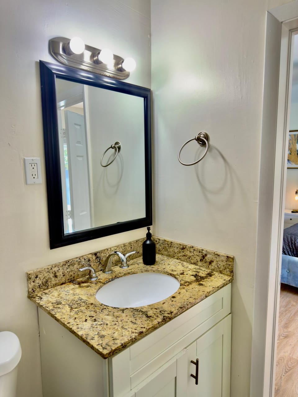 LUX Miami Getaway With Private Pool Close to Beach House in Golden Glades