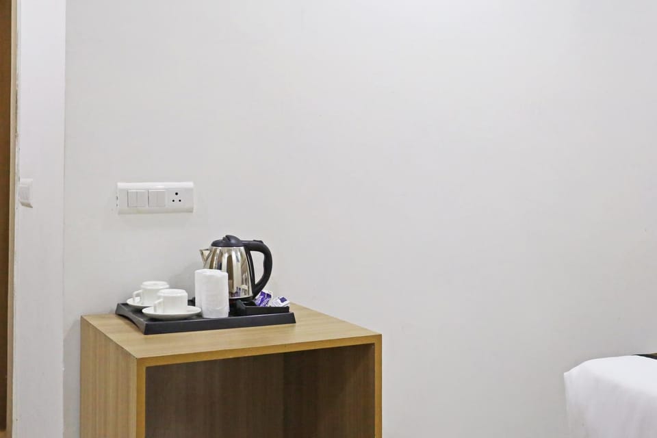 The Decent Premuim - Delhi Aerocity Free Airport Pickup Hotel in New Delhi