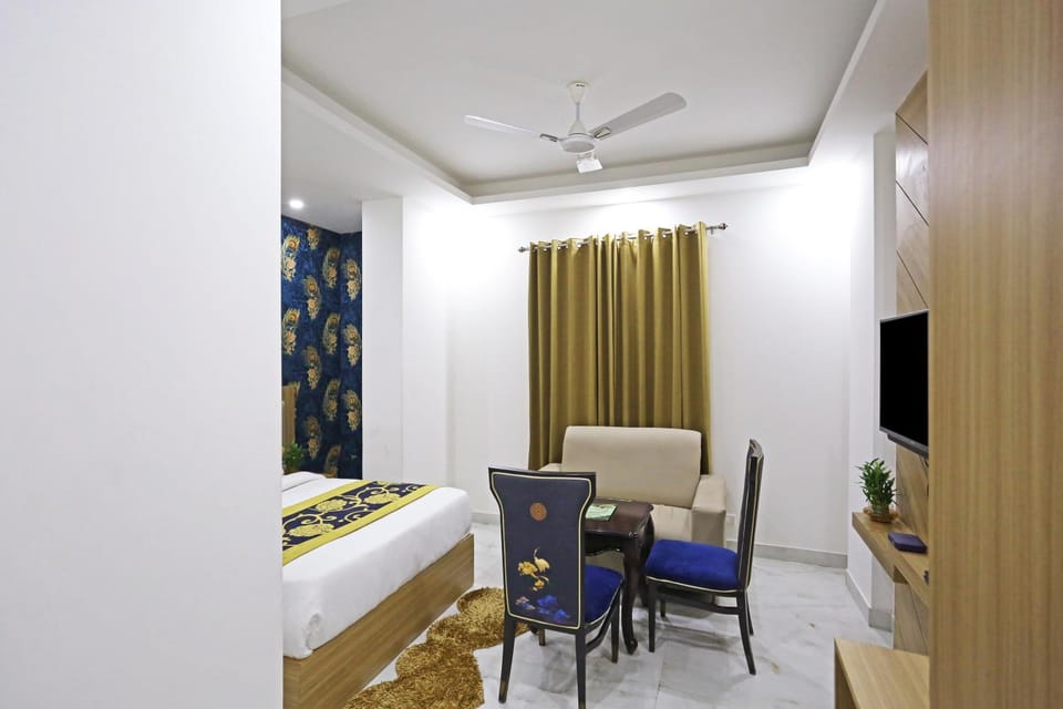 The Decent Premuim - Delhi Aerocity Free Airport Pickup Hotel in New Delhi