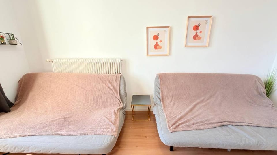 Sunlit 5BR Group Haven - Fits 11 Vacation rental in Vienna