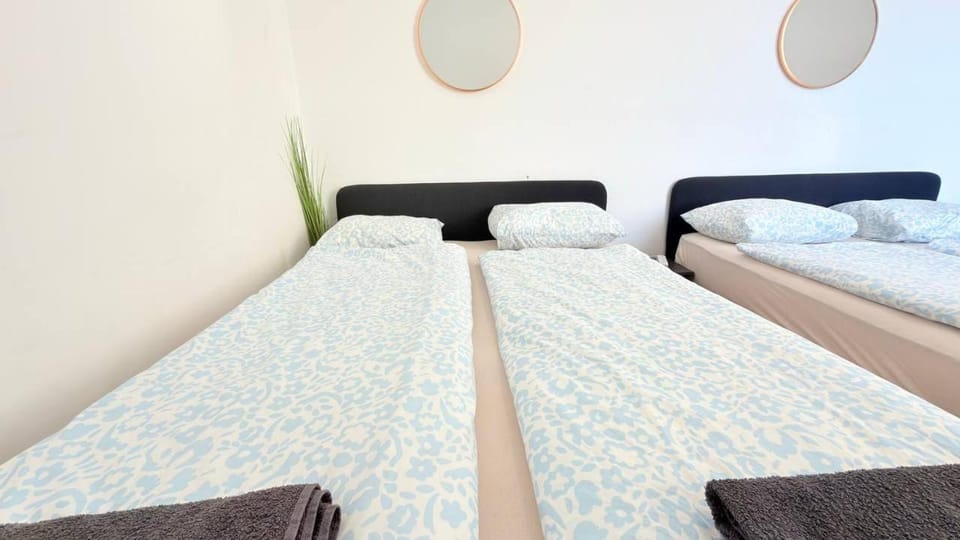 Sunlit 5BR Group Haven - Fits 11 Vacation rental in Vienna