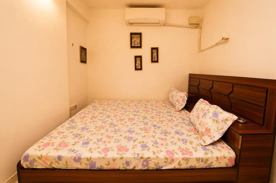 Bedroom, air conditioner
