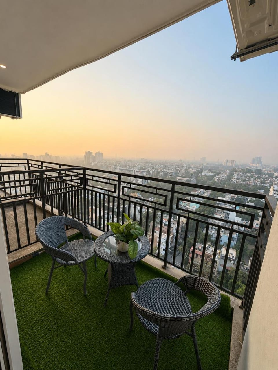 Crown Stay Near Expo mart Apartment in Uttar Pradesh
