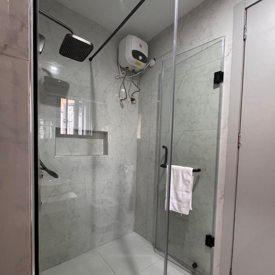 Shower, Bathroom, towels