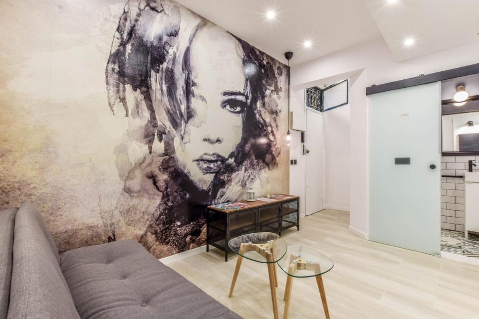 Modern Living Space in Historic Central Madrid Apartment in Centro