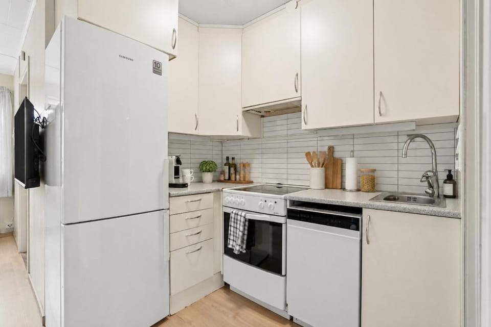 Coffee/tea facilities, Kitchen or kitchenette, dishwasher, oven, stove, toaster