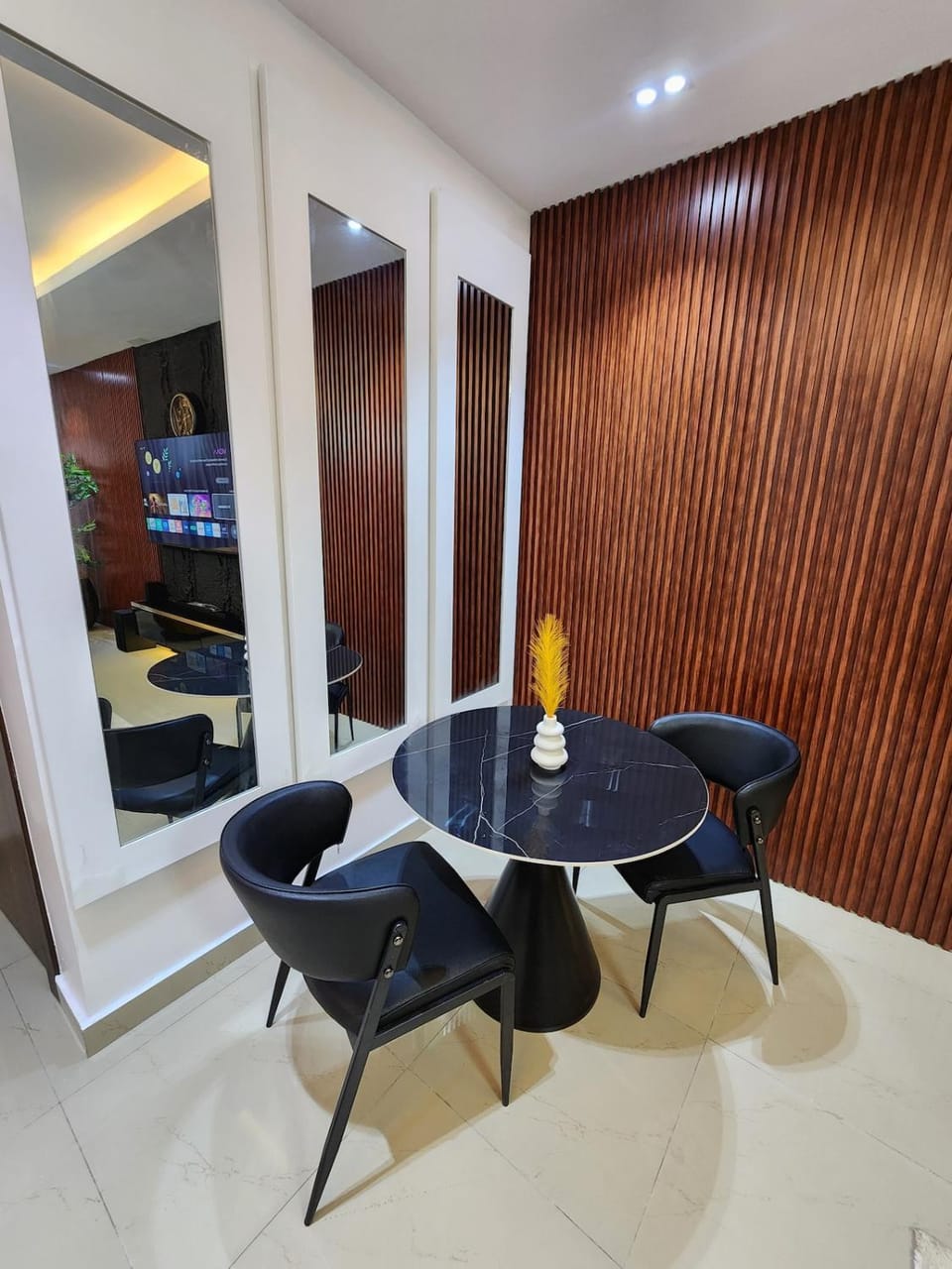Seating area, Dining area