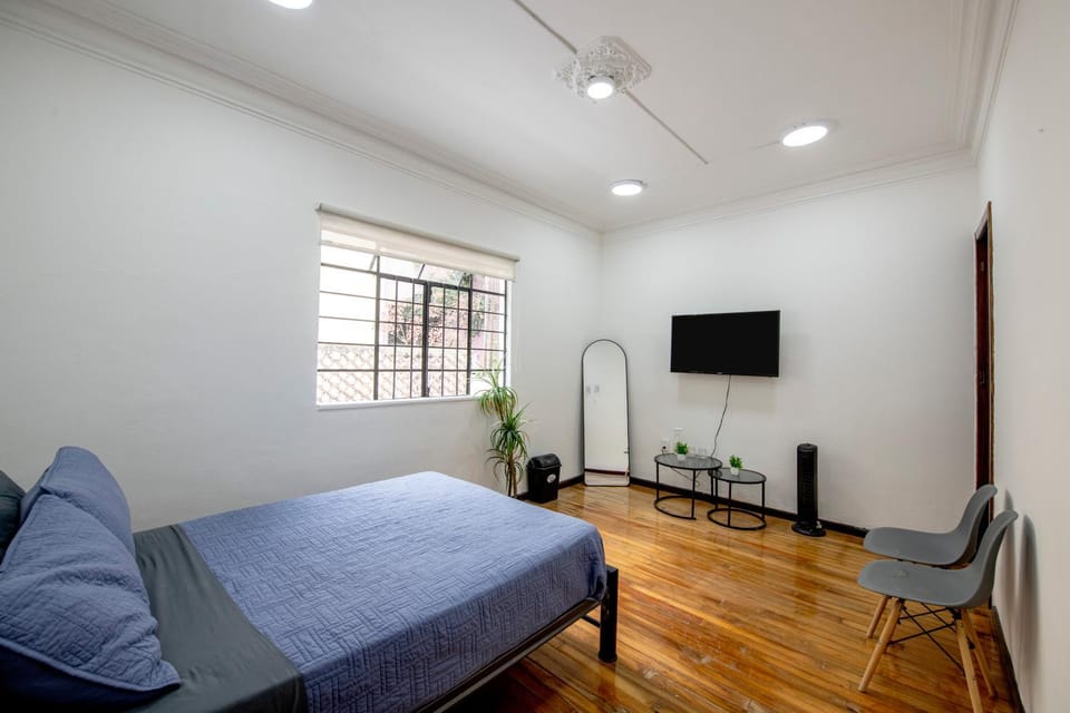 Bed, Photo of the whole room, Seating area