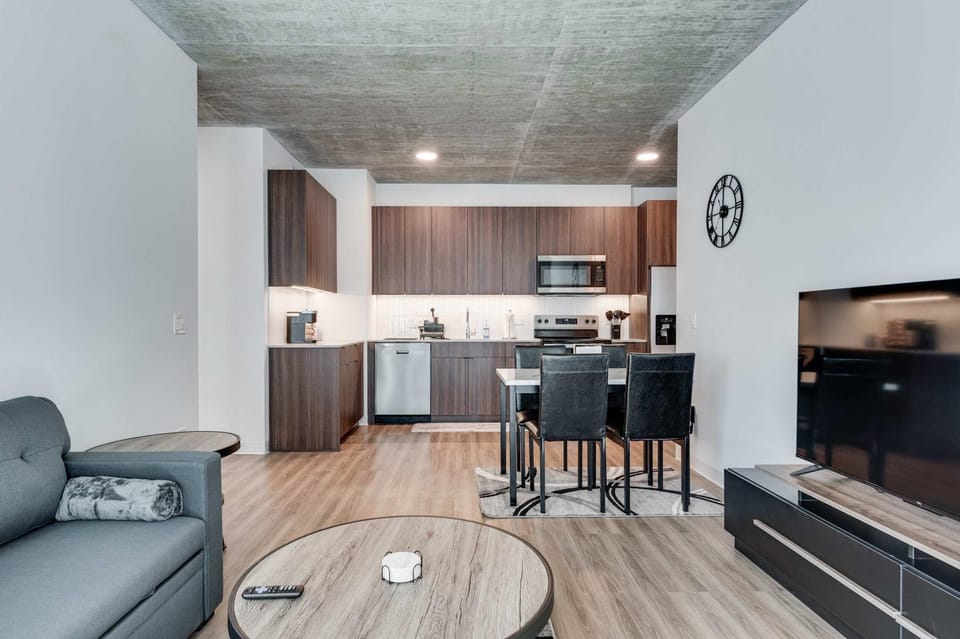 Wabash 4BR - Pool Free In & Out Parking 1 Apartment in South Loop