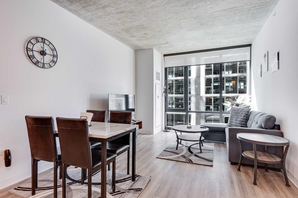 Wabash 4BR - Pool Free In & Out Parking 1 Apartment in South Loop