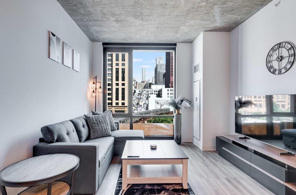 Wabash 4BR - Pool Free In & Out Parking 2 Apartment in South Loop