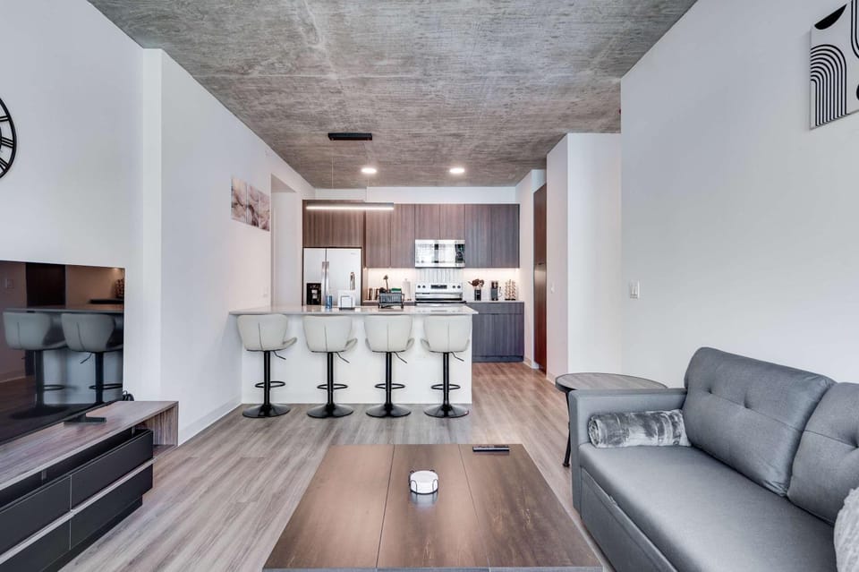 Wabash 4BR - Pool Free In & Out Parking 2 Apartment in South Loop