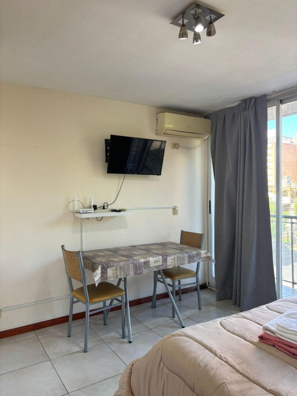 Communal lounge/ TV room, Bed, TV and multimedia, Photo of the whole room, Seating area, Evening entertainment