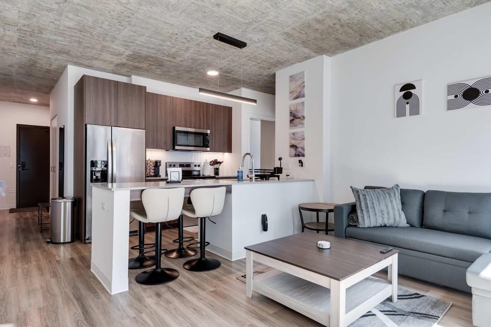 Wabash 4BR - Pool Free In & Out Parking 5 Apartment in South Loop