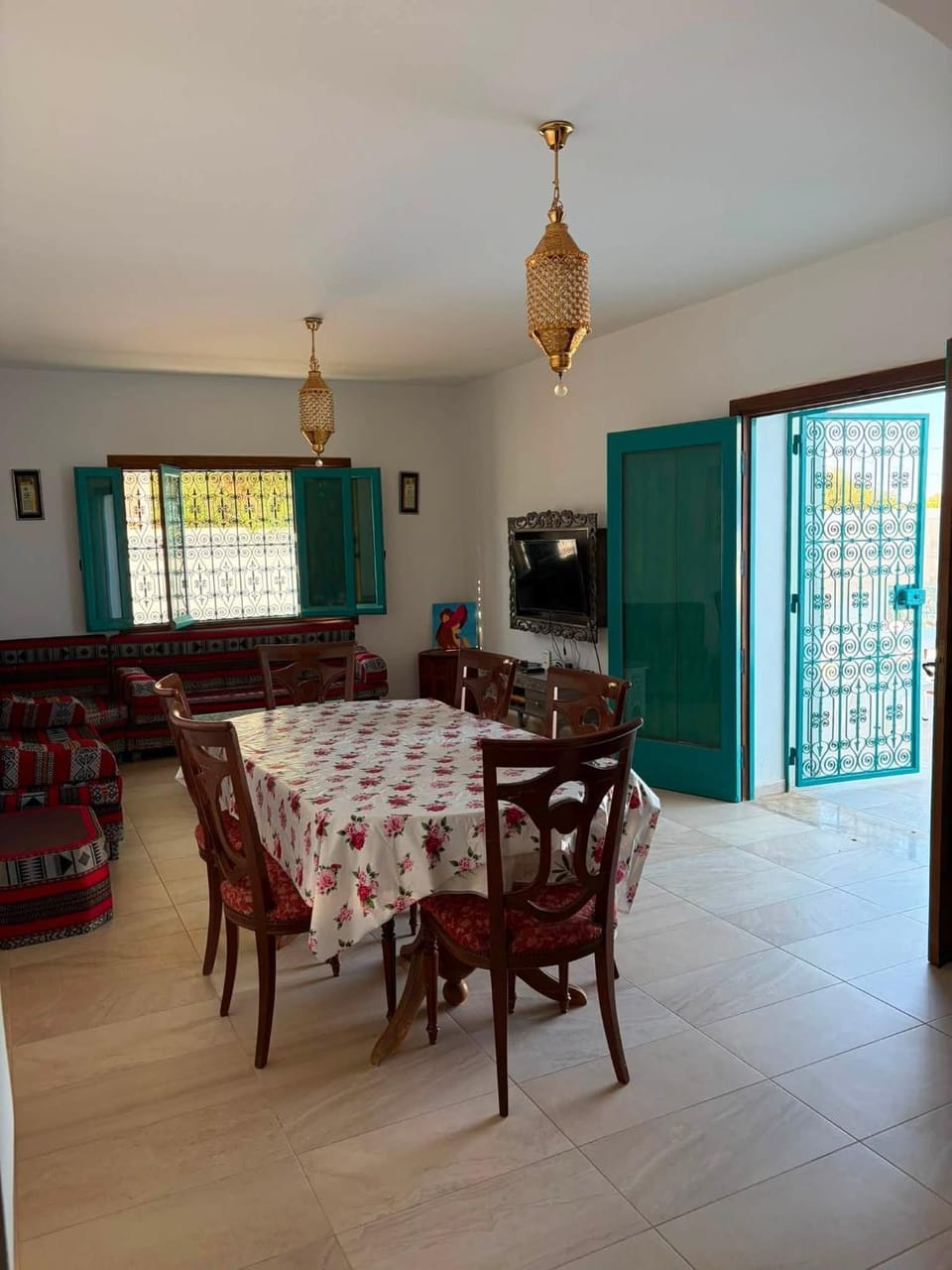 Living room, Dining area