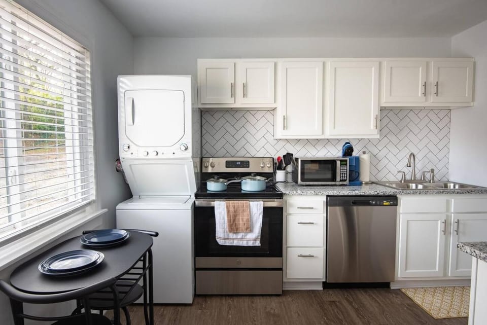 Sunny City Flat Vulcans Hideout A2 King Bed Apartment in Vestavia Hills