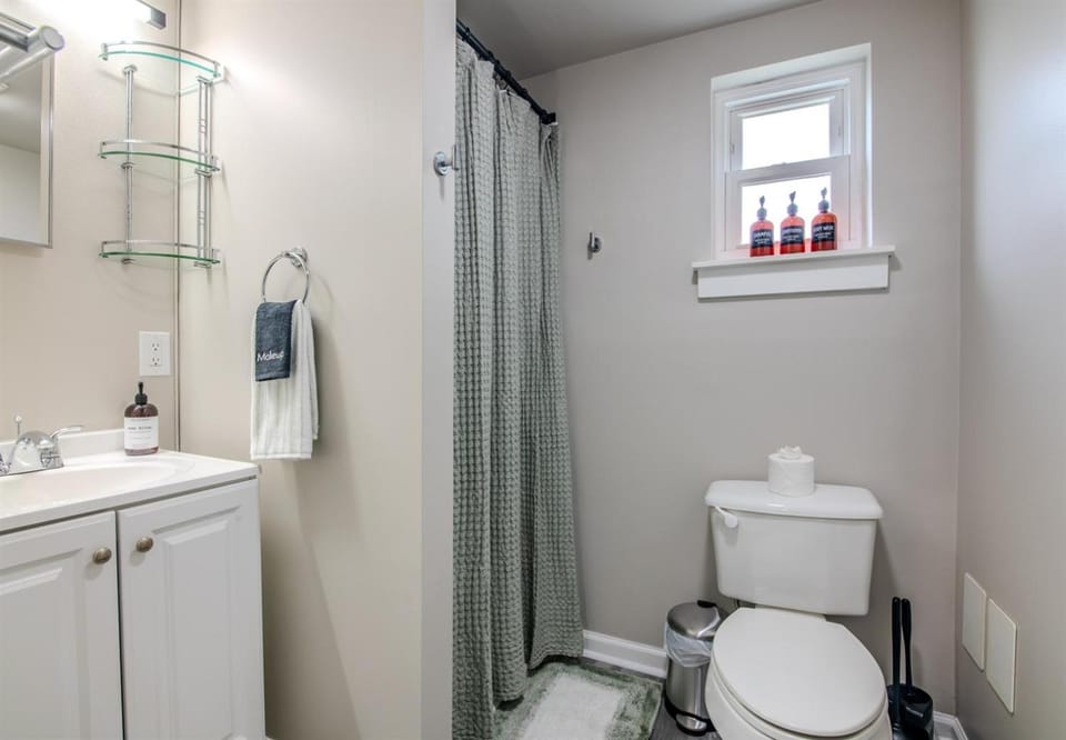 Perfect Location Vulcans Hideout B4 King Bed Apartment in Vestavia Hills