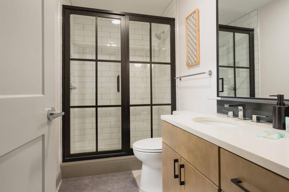 Cobblestone Chic - WiFiDowntownWalk Score 91 Apartment in Birmingham