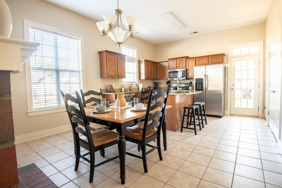 Bessemer Beauty- Suburban Charm with Modern Flair House in Bessemer