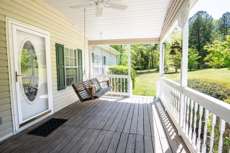 Tranquil Trails Hot Tub Porch Fenced Yard House in Bessemer