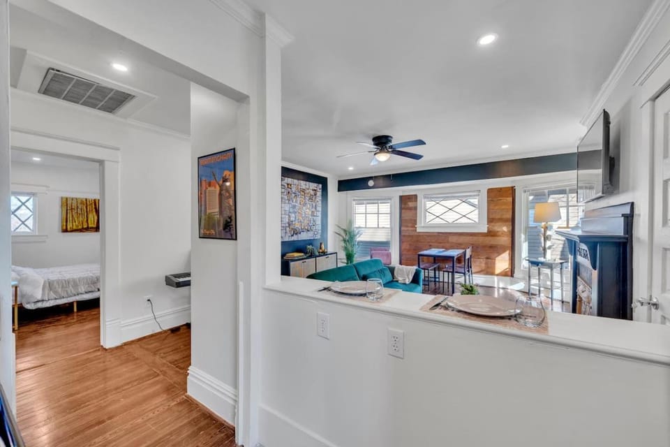 Boho Serenity on the Southside- WorkspacePatio Apartment in Homewood