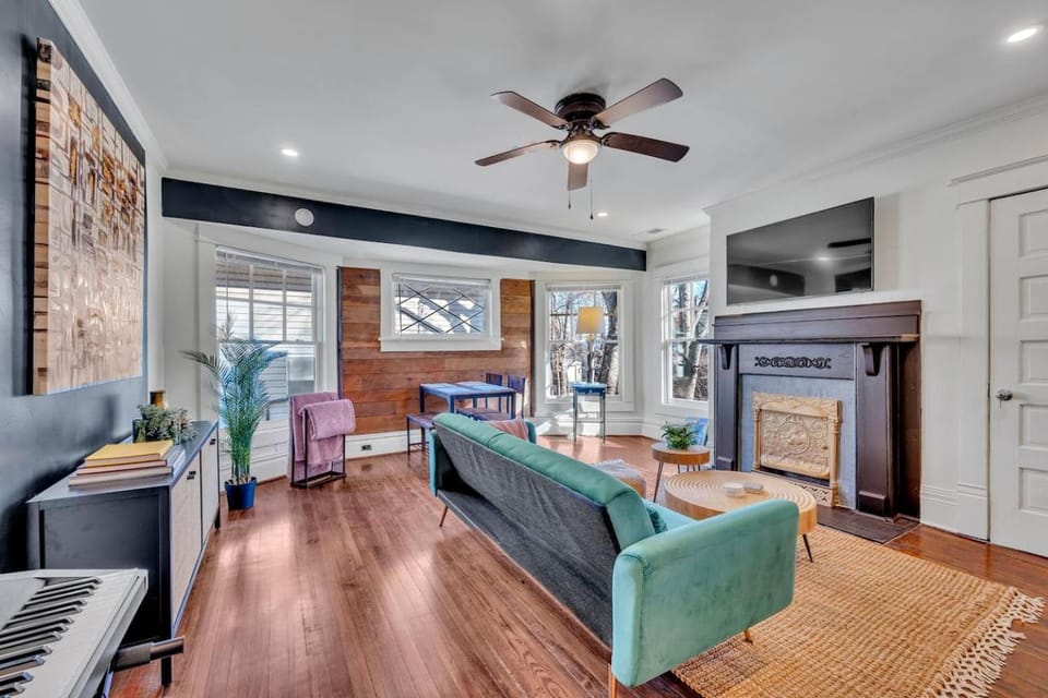 Boho Serenity on the Southside- WorkspacePatio Apartment in Homewood