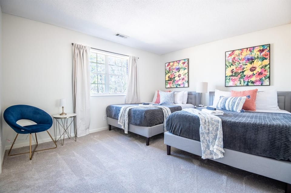 Horizon Sunset Getaway- FamilyKing BedCity Views Apartment in Vestavia Hills