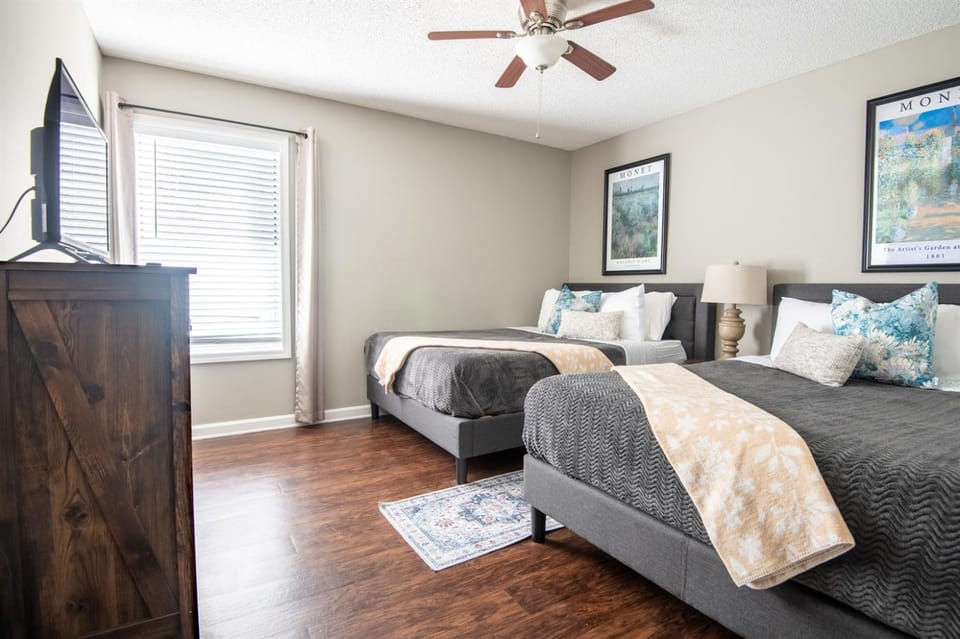 Ridge Retreats Unit B - BalconyWifi4 Queen Beds Apartment in Vestavia Hills