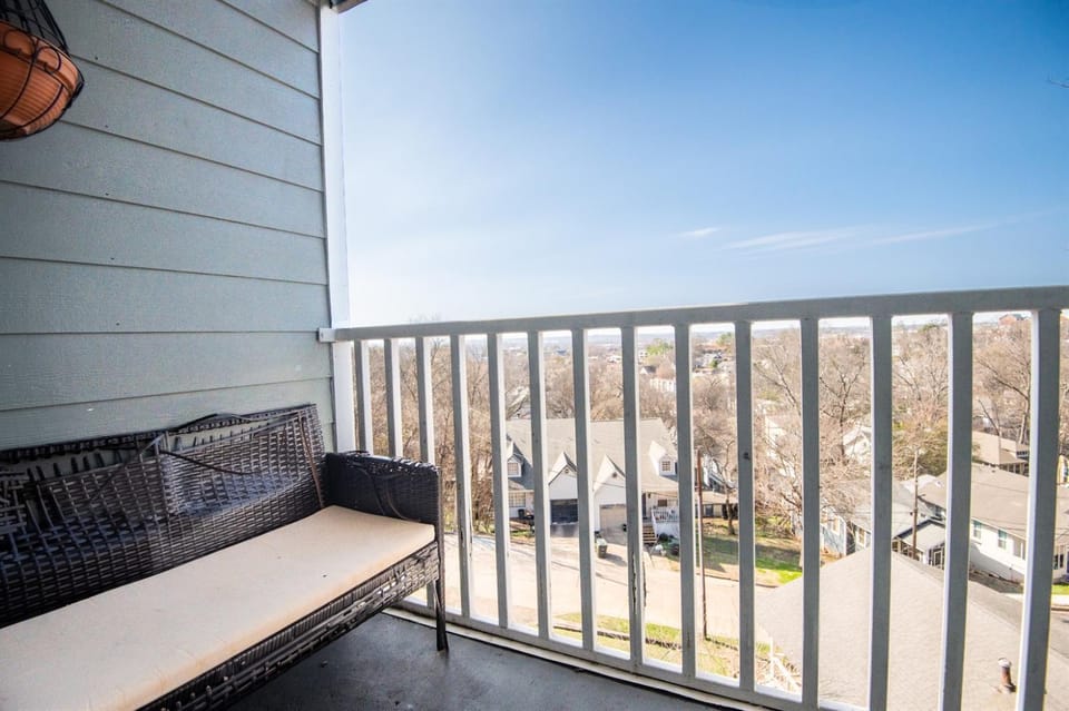Ridge Retreats Unit E- WiFi4 Queen BedsGroups Apartment in Vestavia Hills