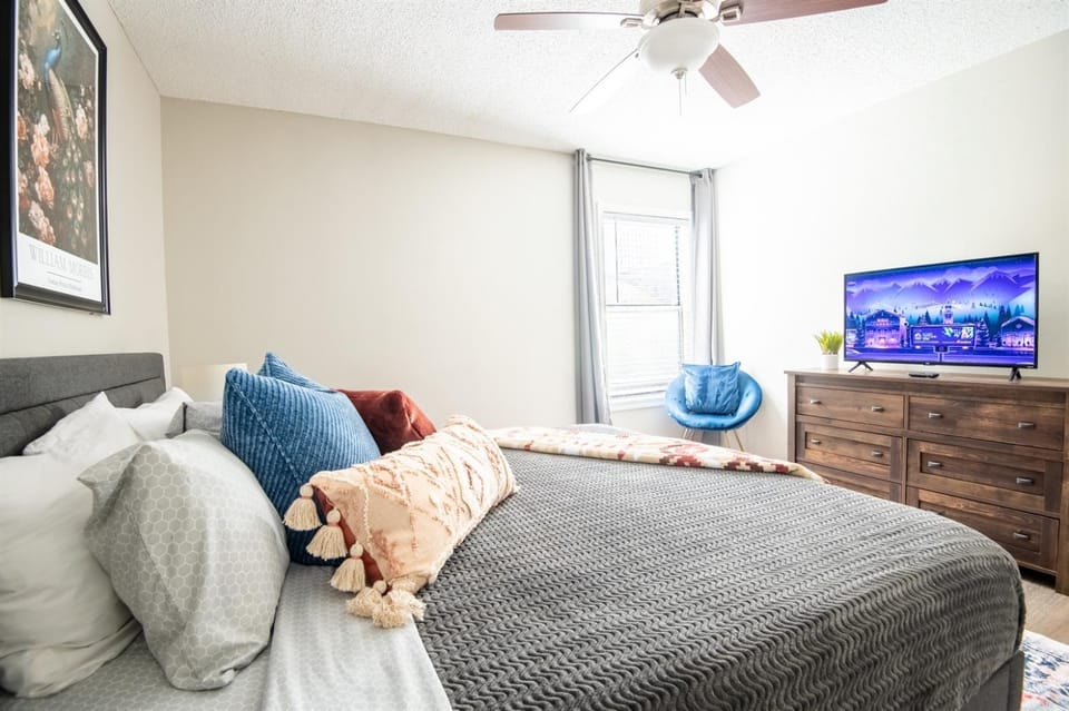 Ridge Retreats - Groups6 unitsKing BedsParking Apartment in Vestavia Hills