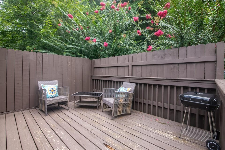 Vulcan View C- Private ParkingBalconyKing Bed Apartment in Vestavia Hills