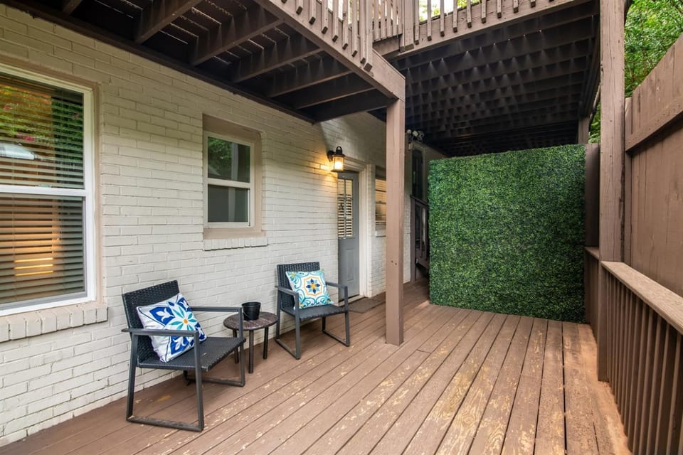 Vulcan View- GroupsKing BedsFree Parking2 Units Apartment in Vestavia Hills
