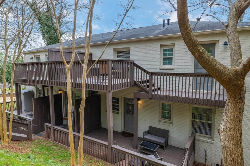 Vulcan Suites- Big GroupsKing BedsFree Parking Apartment in Vestavia Hills