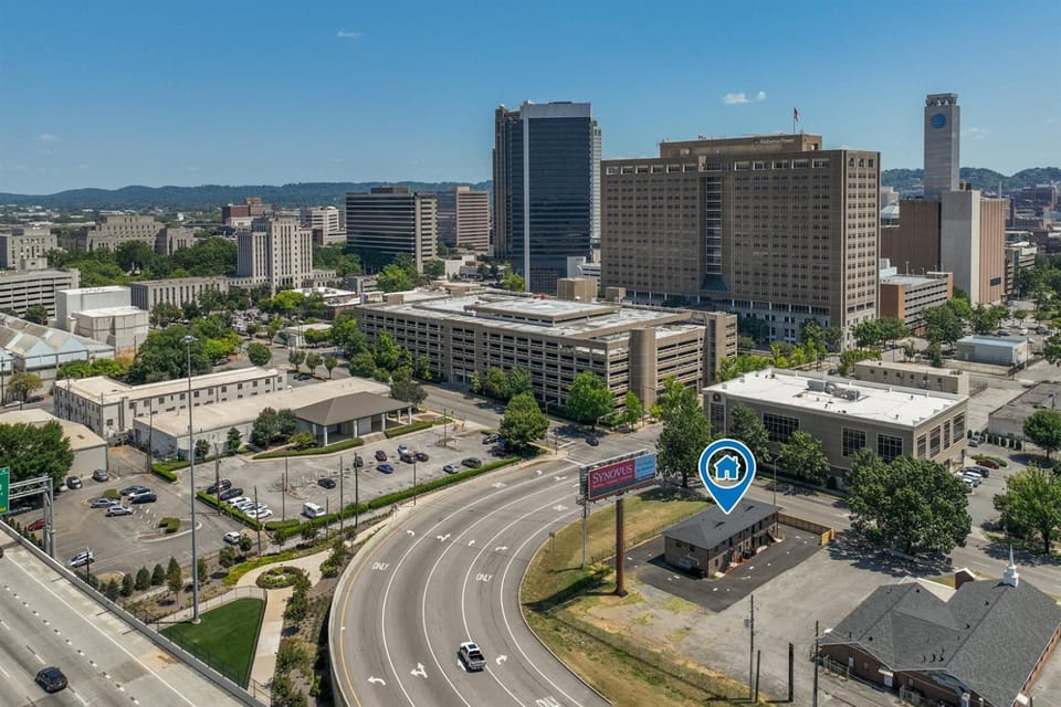 Central Suites Trio-GroupsMulti-King BedsParking Apartment in Birmingham