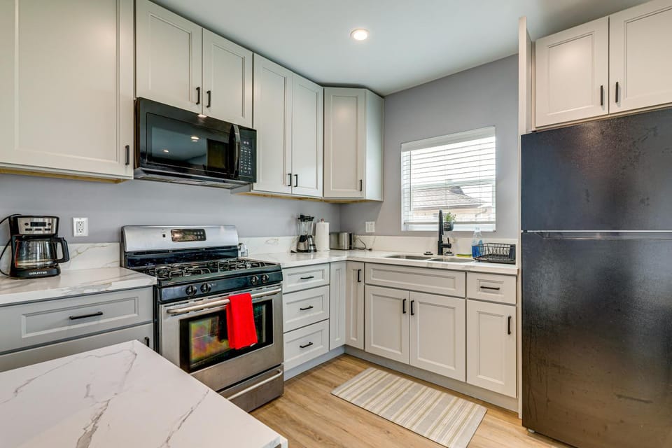 Spacious, Cozy Rear House Near LAX House in Compton