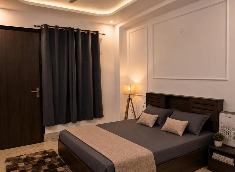 Velora by Hostayy - 3BHK - Yashobhoomi Apartment in Delhi