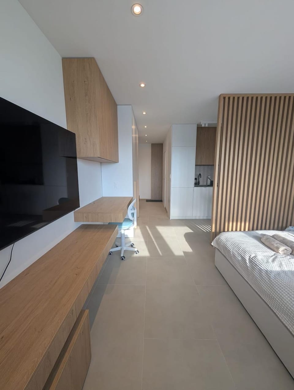 Communal lounge/ TV room, Bed, TV and multimedia, Kitchen or kitchenette, Photo of the whole room, Evening entertainment, Bedroom, wardrobe