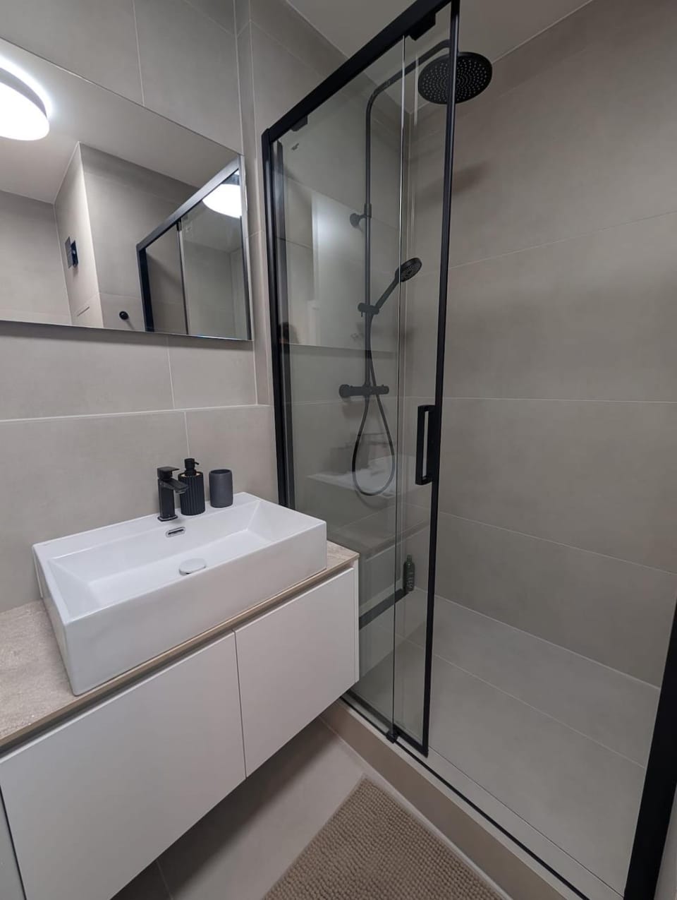 Shower, Bathroom, towels