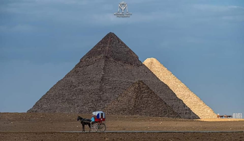 Nearby landmark, Day, People, Horse-riding, Landmark view, group of guests