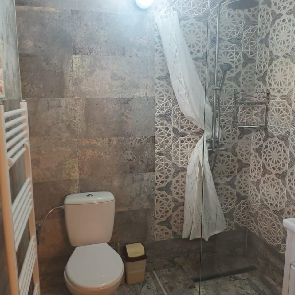 Shower, Bathroom, towels
