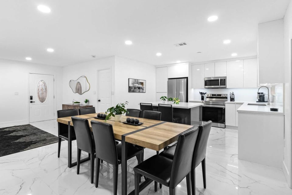 Luxury 4BR Home - Pool Tennis and Game Room House in Miami Gardens