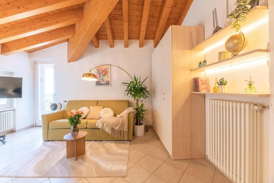 TV and multimedia, Living room, Seating area, internet