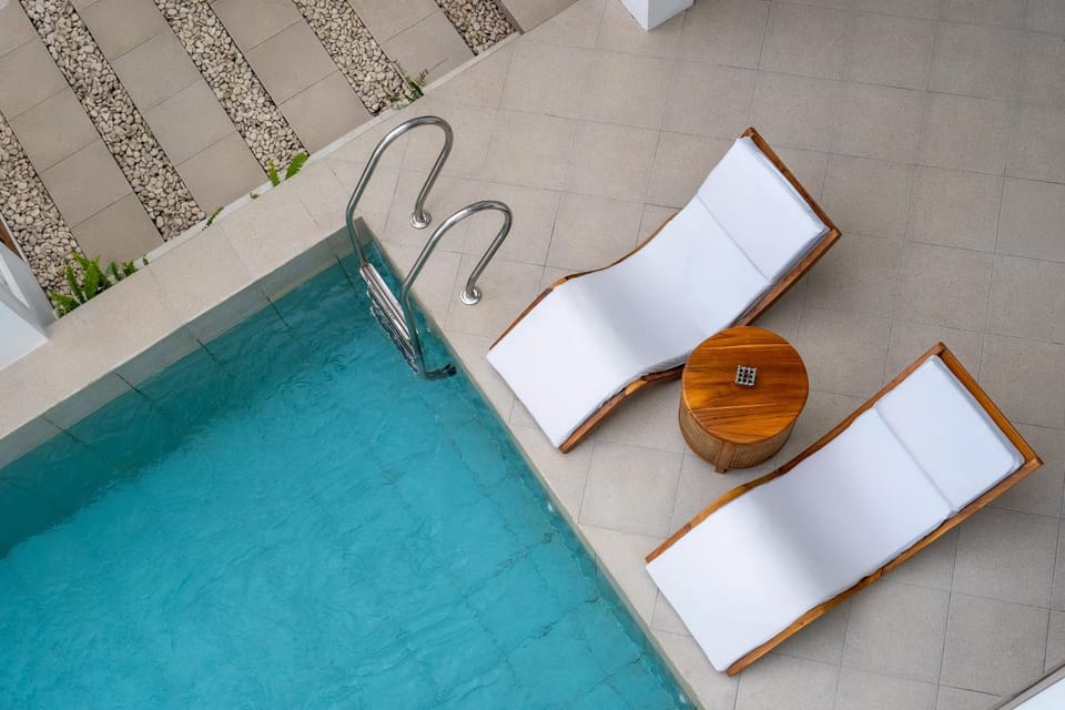 Pool view, Swimming pool, sunbed