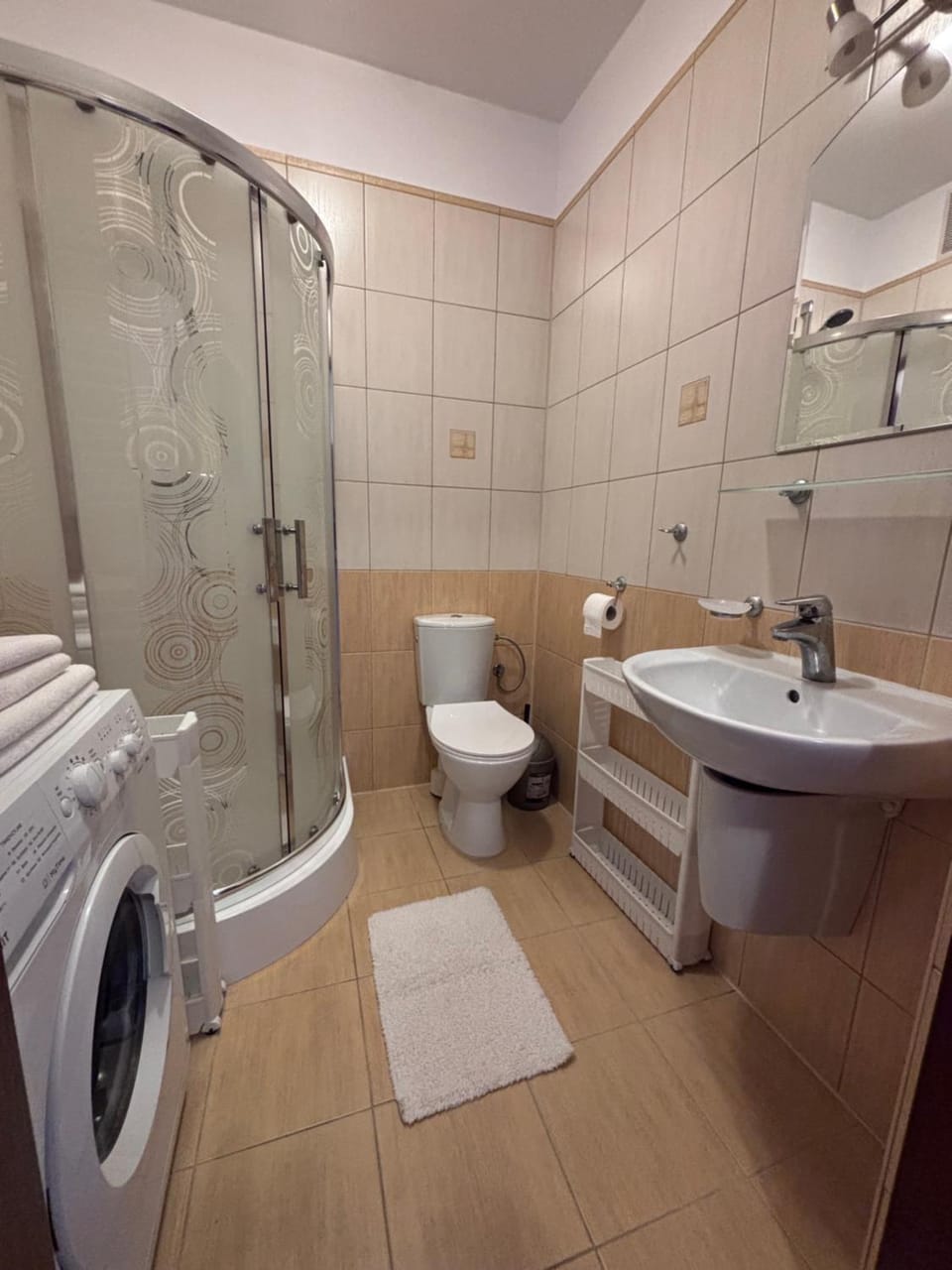 Shower, Toilet, Bathroom, towels, washing machine
