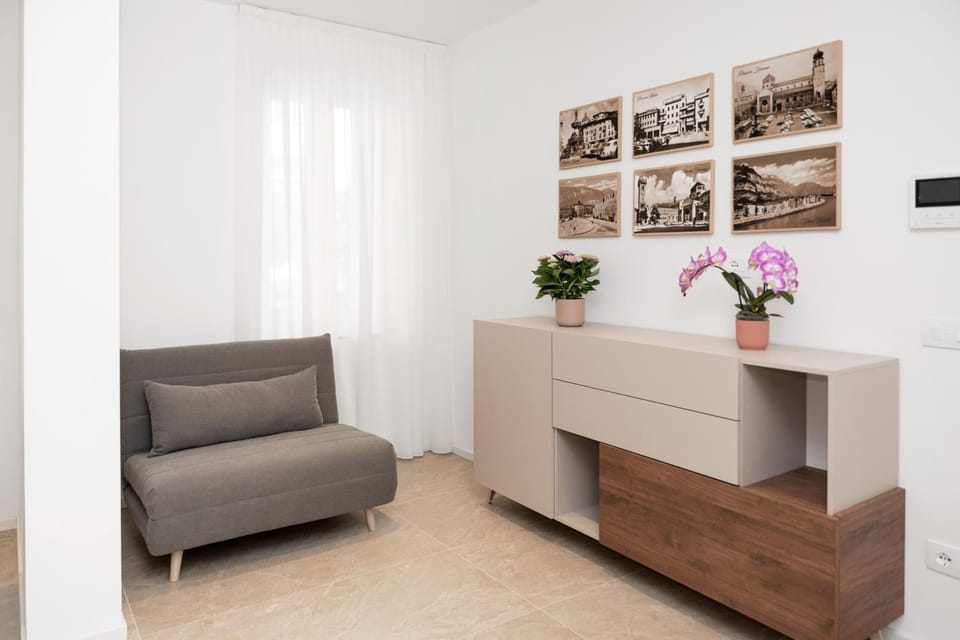 Communal lounge/ TV room, Internal: Not applicable to any particular room