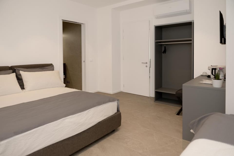 Bedroom, air conditioner