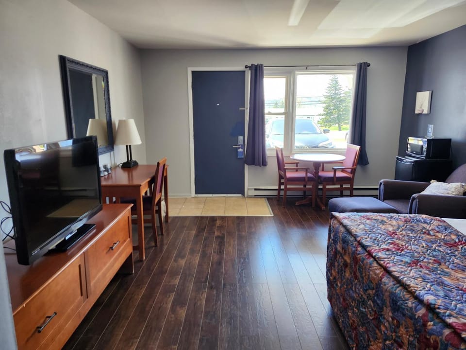 Olde Brunswick Inn & Suites Port Hawkesbury Motel in Nova Scotia