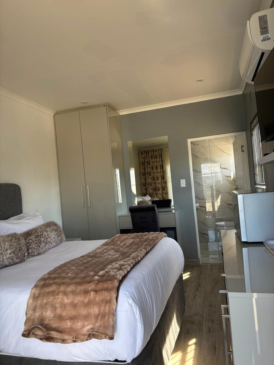TV and multimedia, Kitchen or kitchenette, Bedroom, wardrobe